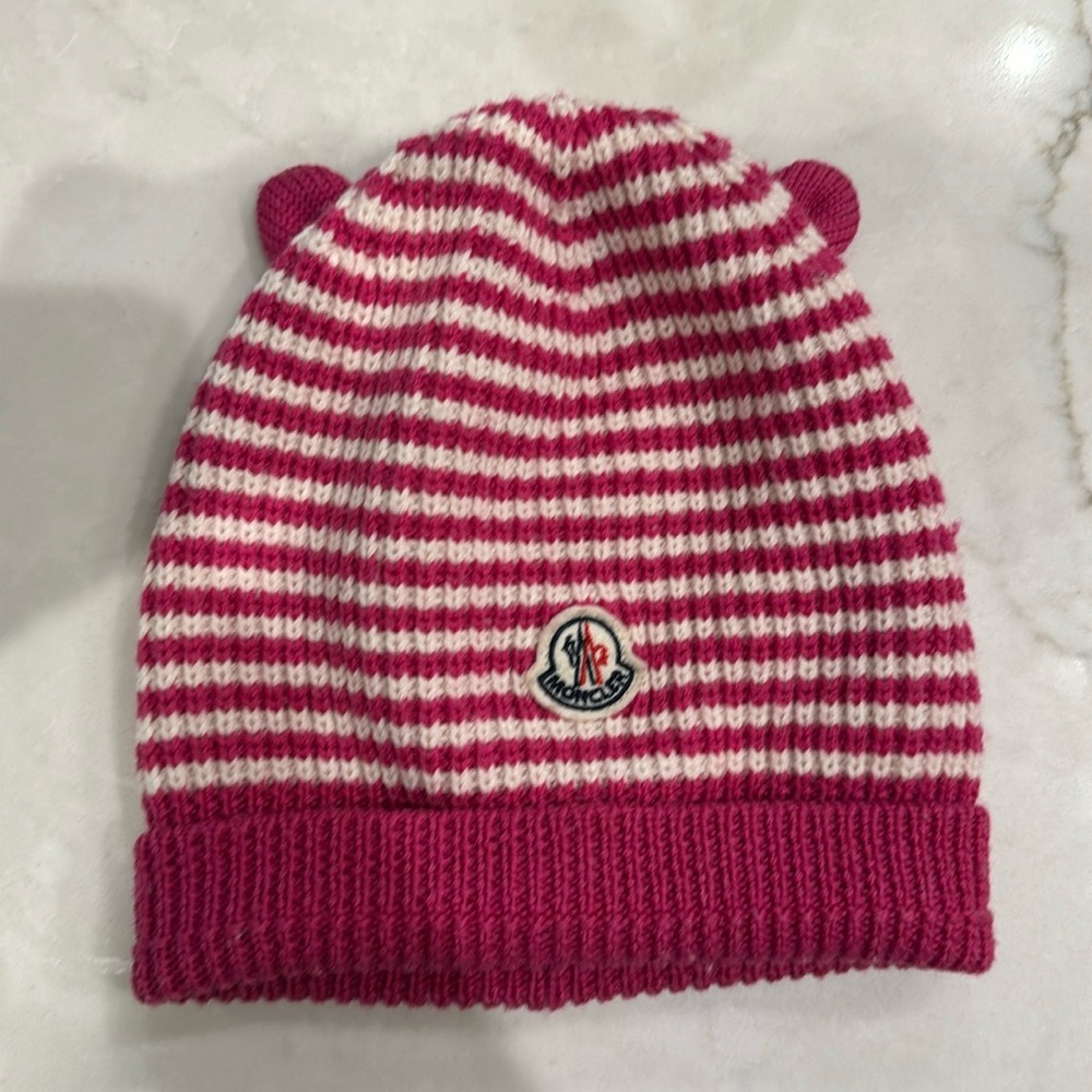 Moncler little girls hat size XS. Pink and white
